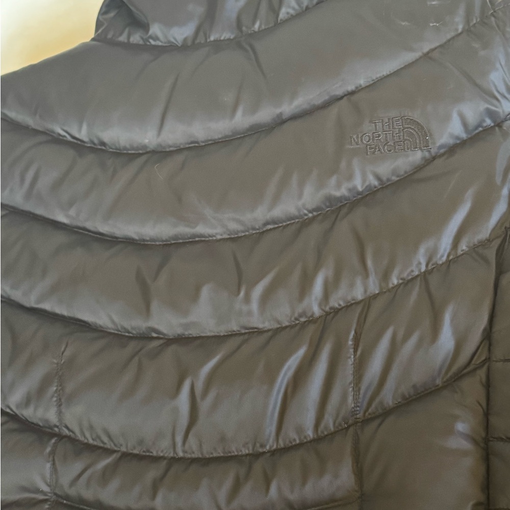 The North Face Women's Charcoal Puffer Vest - Picture 6 of 9